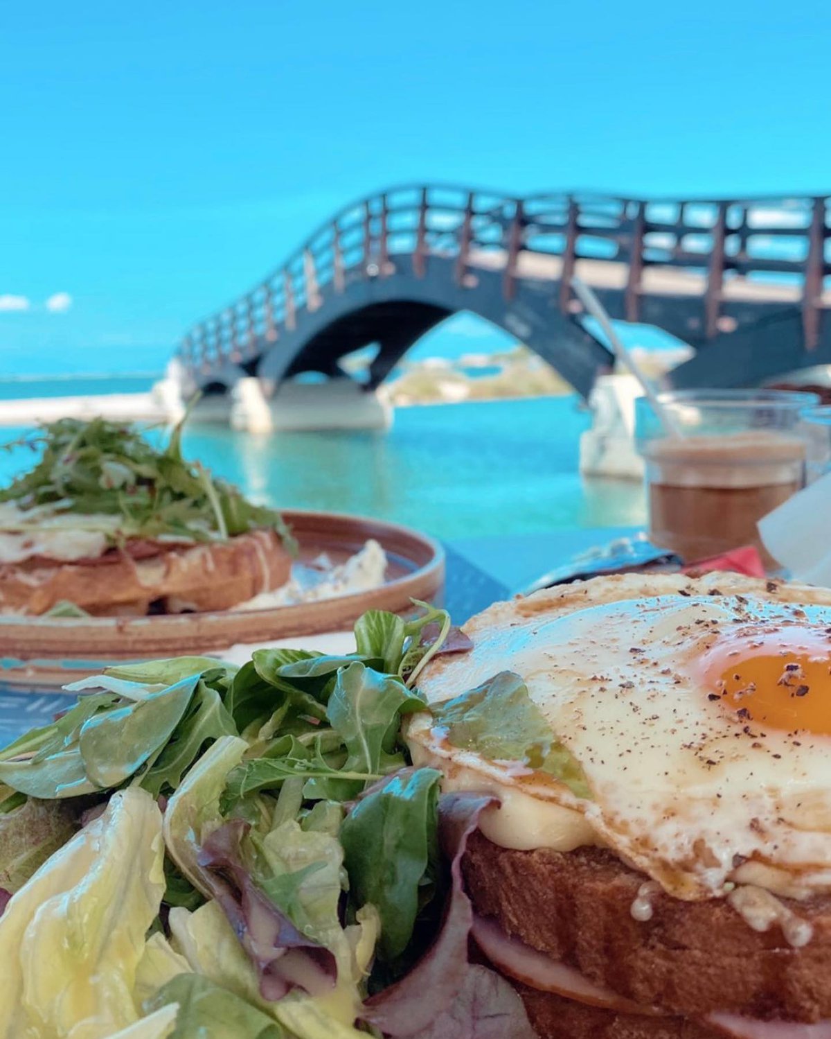 Coffee or breakfast with a view of the bridge at Karma