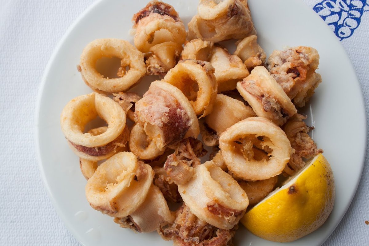 Kalamarakia tiganita, fried squid