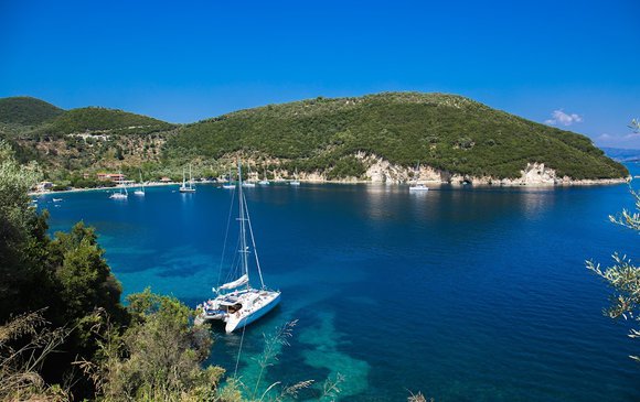 Sailing vacations in Lefkada island with or without a skipper