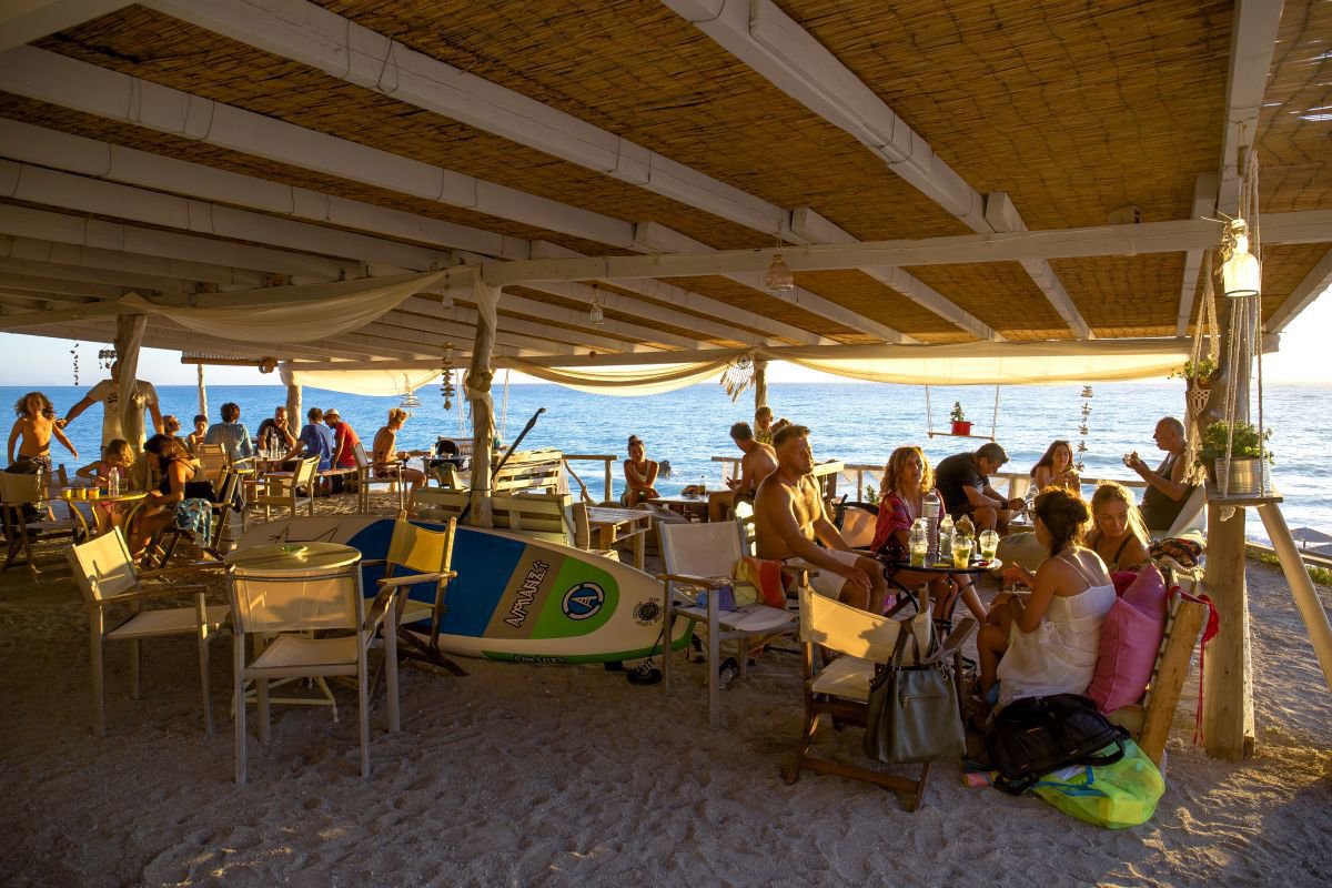 Best beach bars in Lefkada, Fresco Canteen © Andreas Thermos