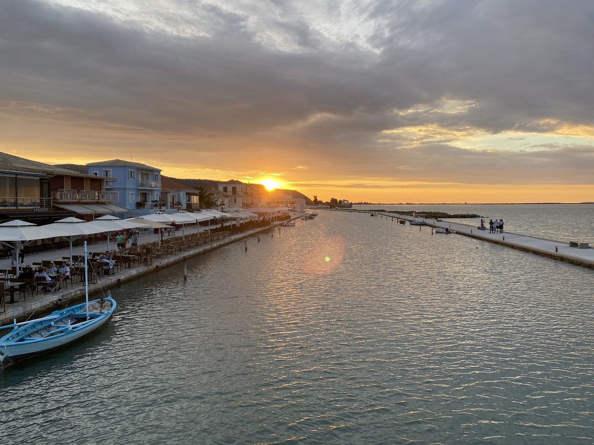 Θέα από το ξύλινο γεφυράκι