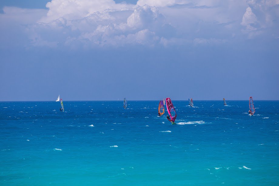 Windsurfers όλου του κόσμου, ενωθείτε! @Andreas Thermos