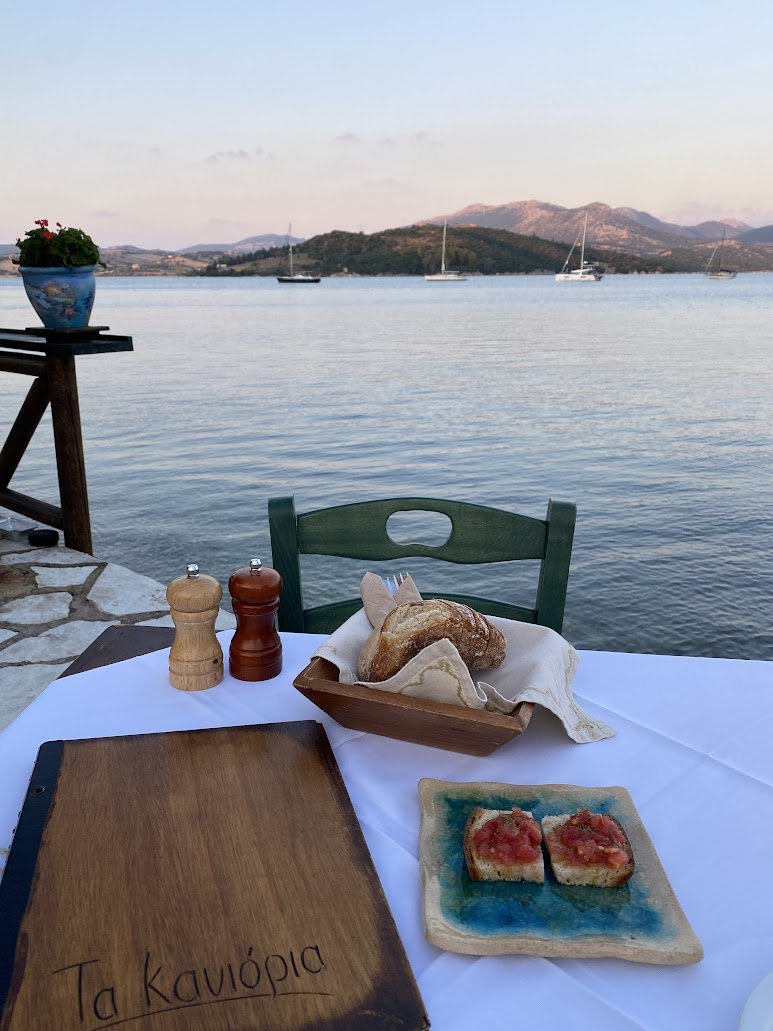 Τα Κανιόρια, Λυγιά Λευκάδας