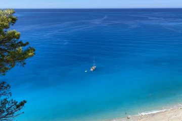 Εgremni: Dive into Lefkada’s dream-beach