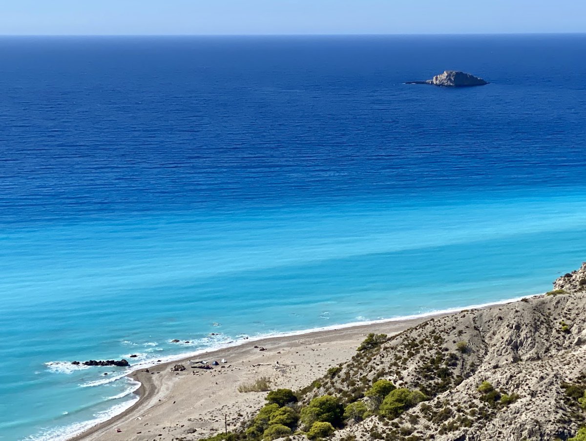 Τιρκουάζ νερά στον Γιαλό – Θέα από ψηλά