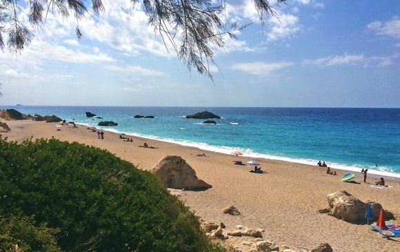 Discover the 7 beaches in Lefkada awarded with “Blue Flags” in 2021
