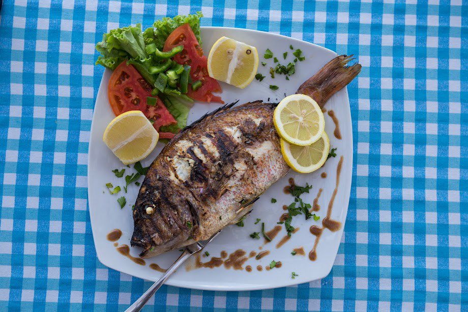 Seven islands, a delightful seaside family tavern in Lefkada © Andreas Thermos