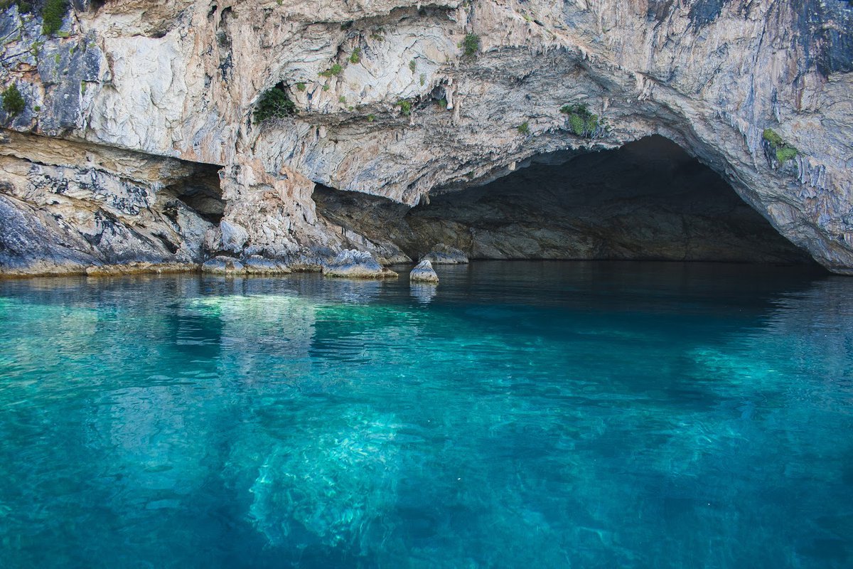 Papanikolis cave, Meganissi