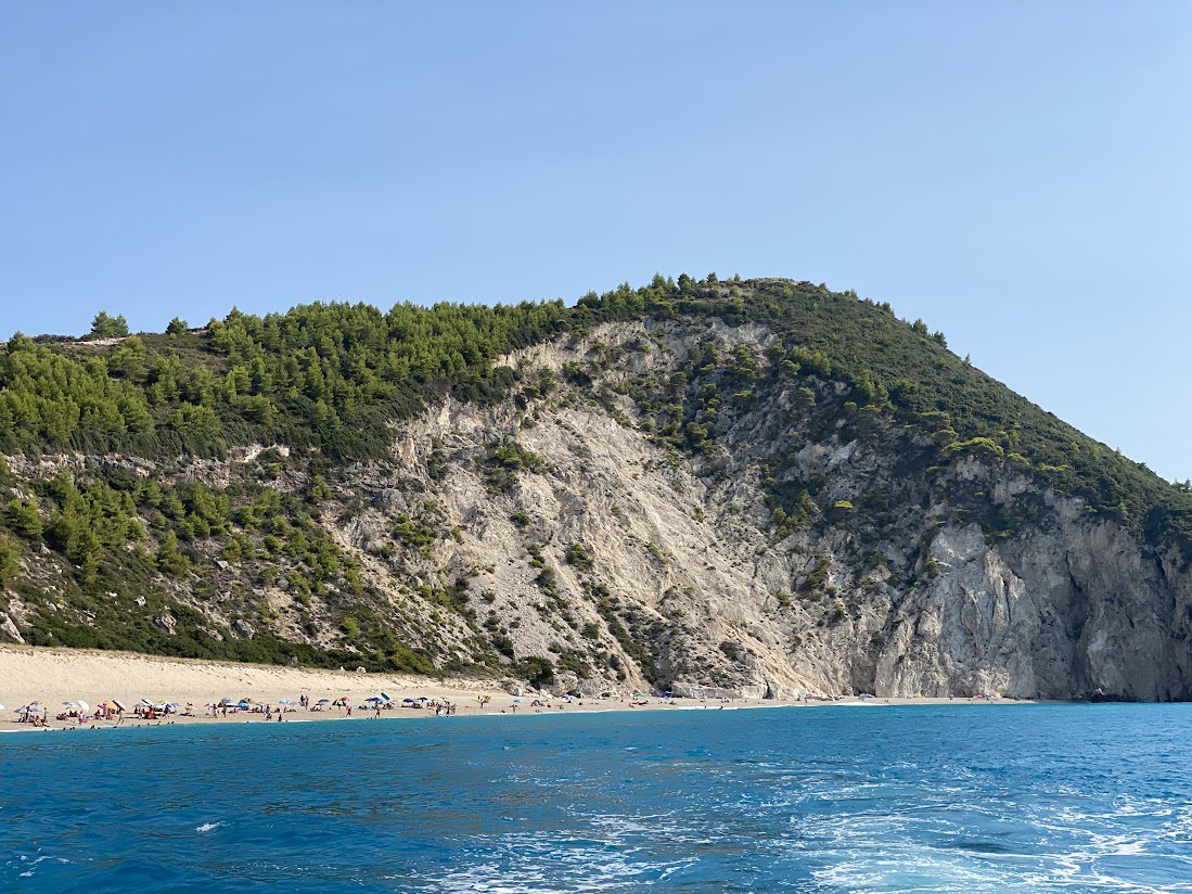 Φτάνοντας στον Μύλο, την εκπληκτική παραλία της Λευκάδας  | © Ανδρέας Θερμός
