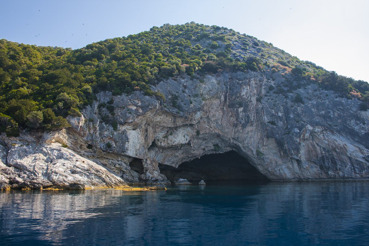 Η σπηλιά του Παπανικολή στο Μεγανήσι. Φωτογραφία: Ανδρέας Θερμός