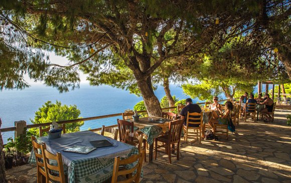 The go-to Lefkada taverns for great meals on a small budget